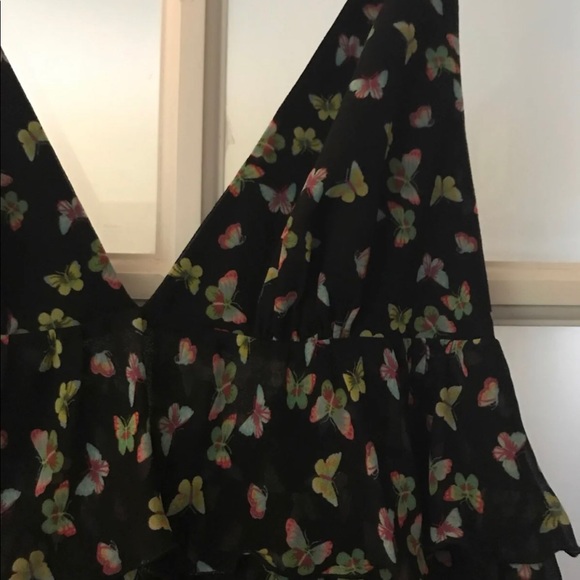 VS Butterfly Ruffle Tank - Picture 2 of 4